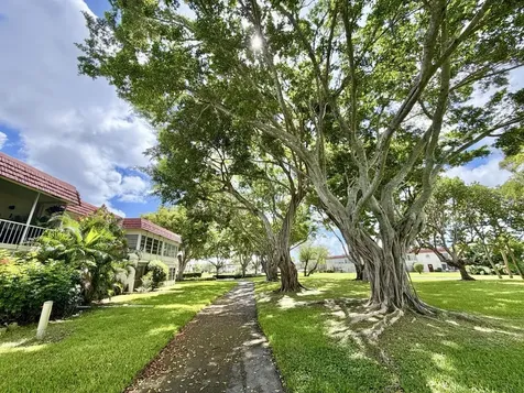 19 Abbey Lane Delray Beach FL 33446