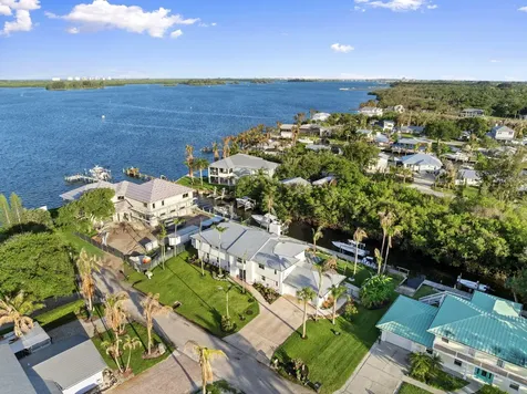 473 Peninsula Drive Fort Pierce FL 34946
