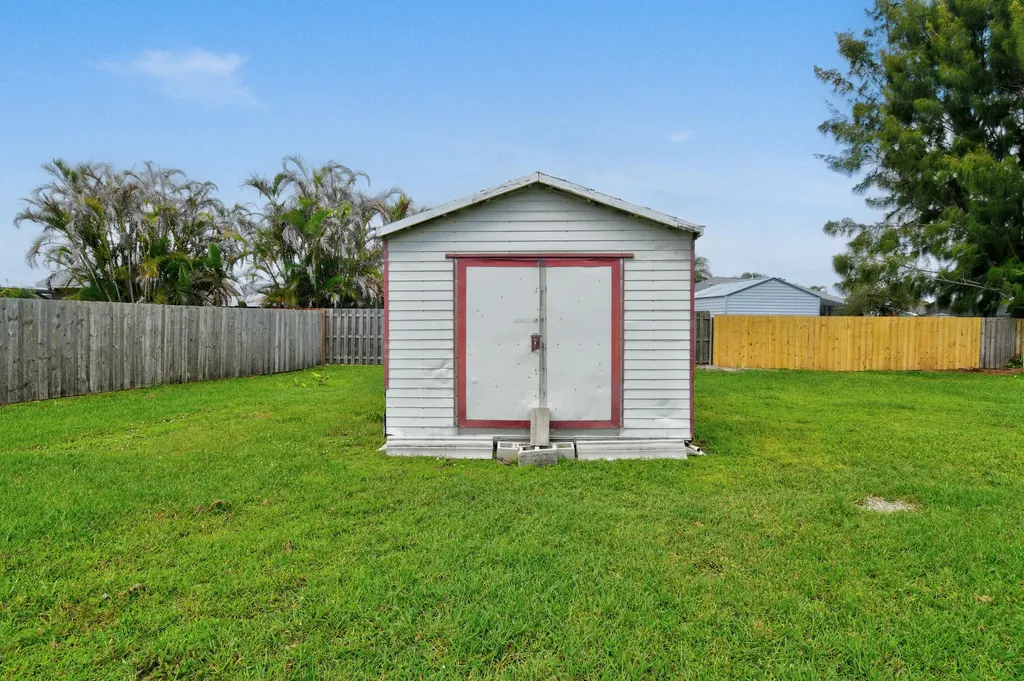 1502 SE Belcrest Street Port St Lucie FL 34952