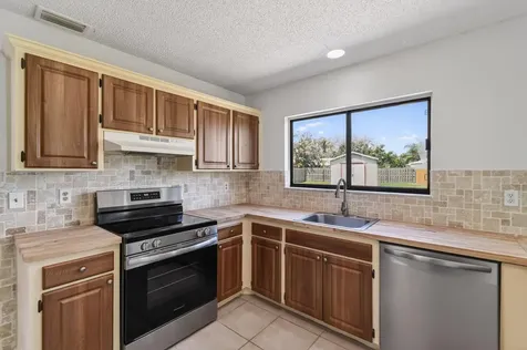 1502 SE Belcrest Street Port St Lucie FL 34952
