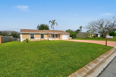 1502 SE Belcrest Street Port St Lucie FL 34952