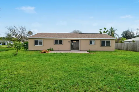 1502 SE Belcrest Street Port St Lucie FL 34952