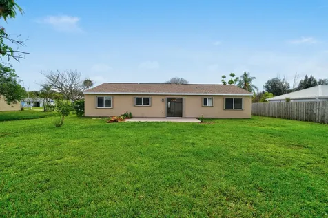 1502 SE Belcrest Street Port St Lucie FL 34952
