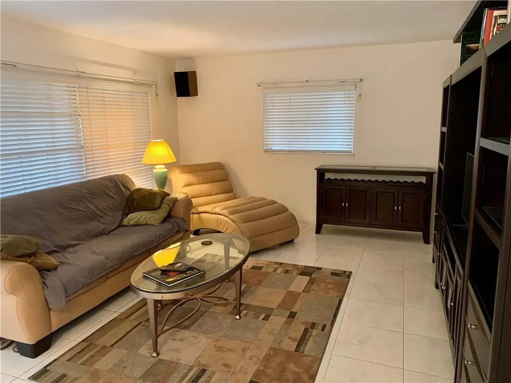 934 SE 9th Avenue Pompano Beach FL 33060