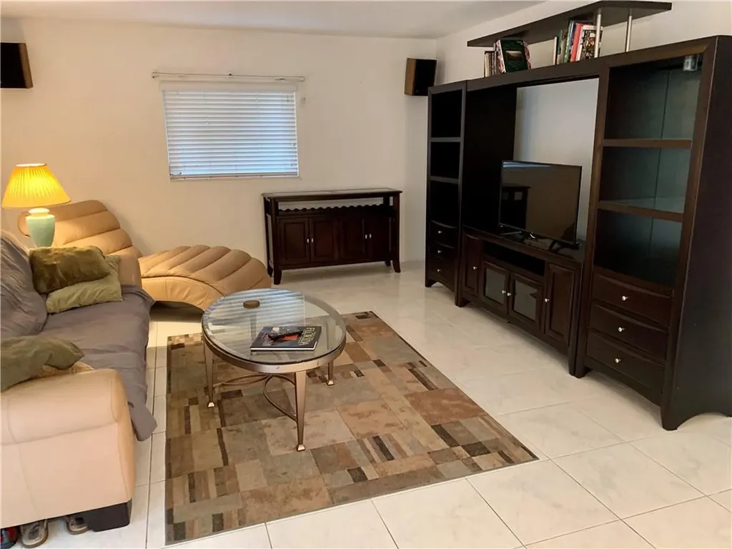 934 SE 9th Avenue Pompano Beach FL 33060