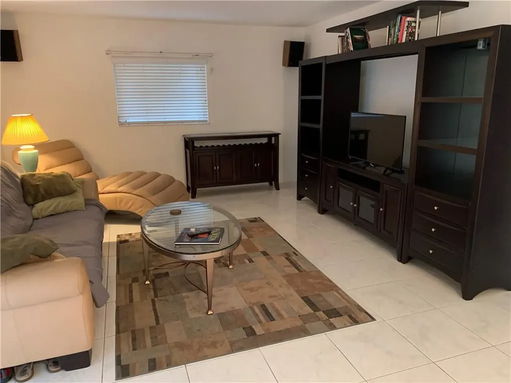 934 SE 9th Avenue Pompano Beach FL 33060