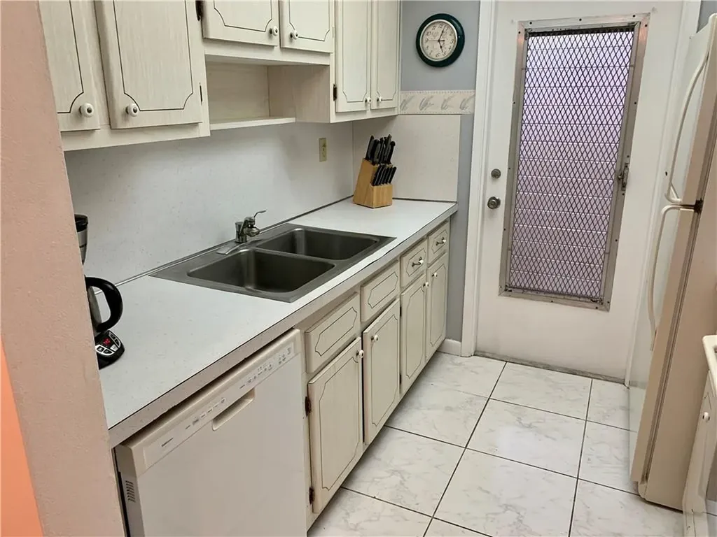 934 SE 9th Avenue Pompano Beach FL 33060