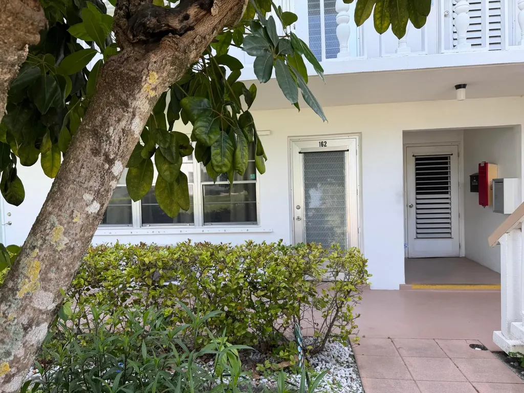 162 Windsor H West Palm Beach FL 33417