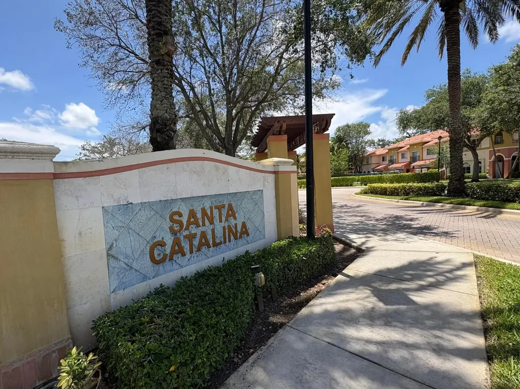 203 S Santa Catalina Circle North Lauderdale FL 33068