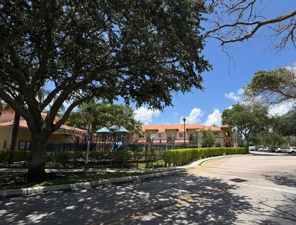 203 S Santa Catalina Circle North Lauderdale FL 33068