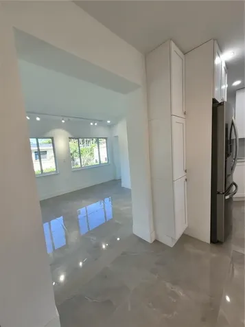 6041 SW 17th Street Miami FL 33155