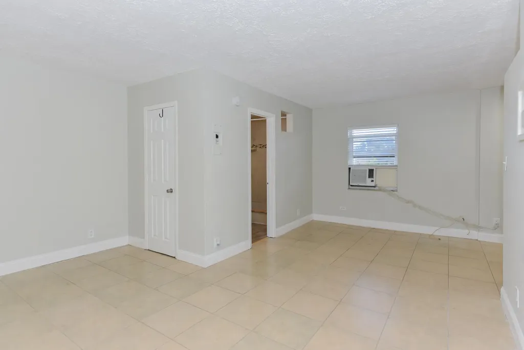 605 N Federal Highway Lake Worth Beach FL 33460