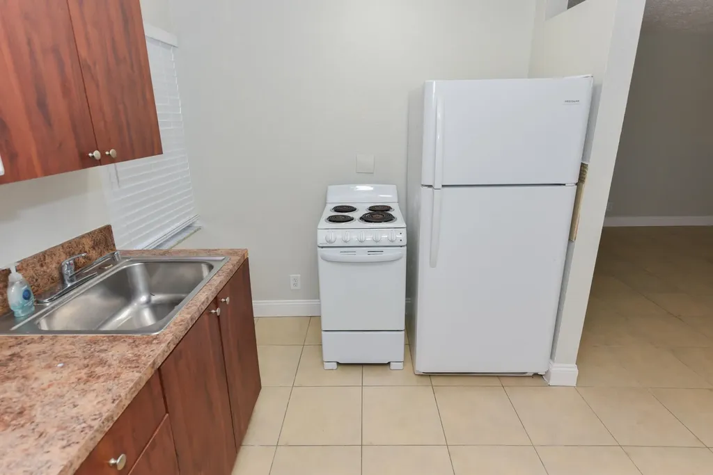 605 N Federal Highway Lake Worth Beach FL 33460