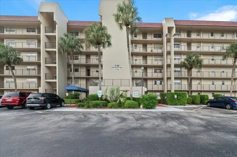 3755 Via Poinciana Greenacres FL 33467