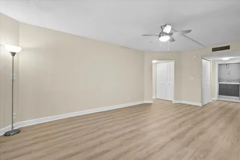 3755 Via Poinciana Greenacres FL 33467