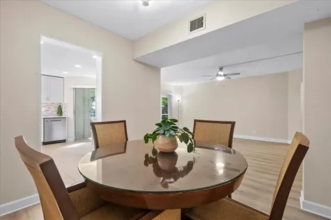 3755 Via Poinciana Greenacres FL 33467