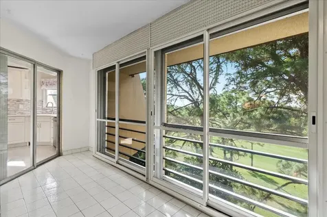 3755 Via Poinciana Greenacres FL 33467