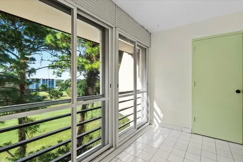 3755 Via Poinciana Greenacres FL 33467