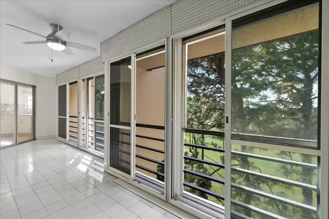 3755 Via Poinciana Greenacres FL 33467