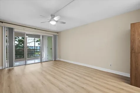 3755 Via Poinciana Greenacres FL 33467