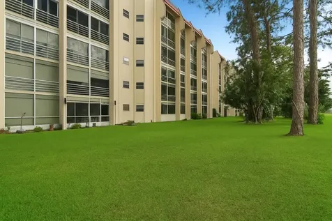 3755 Via Poinciana Greenacres FL 33467