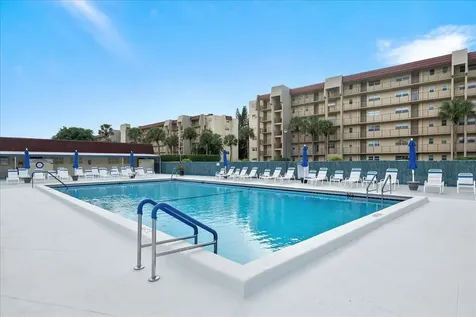 3755 Via Poinciana Greenacres FL 33467