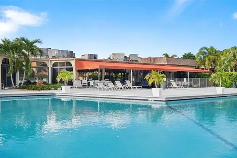 3755 Via Poinciana Greenacres FL 33467