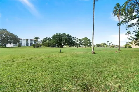 3755 Via Poinciana Greenacres FL 33467