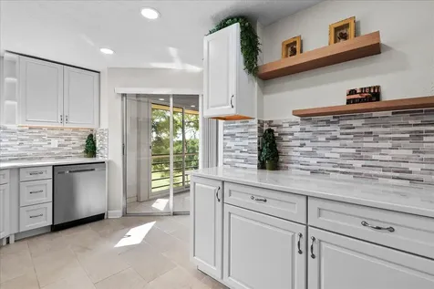 3755 Via Poinciana Greenacres FL 33467