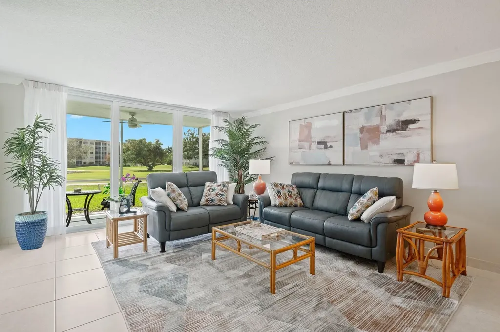 3700 Oaks Clubhouse Drive Pompano Beach FL 33069