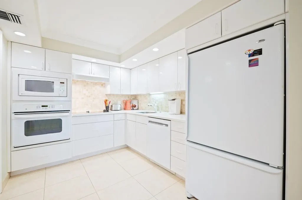 3700 Oaks Clubhouse Drive Pompano Beach FL 33069