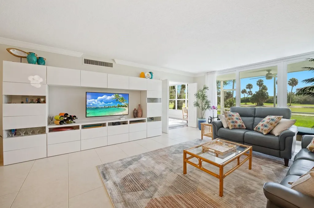 3700 Oaks Clubhouse Drive Pompano Beach FL 33069