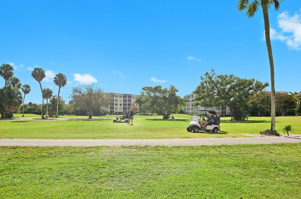 3700 Oaks Clubhouse Drive Pompano Beach FL 33069