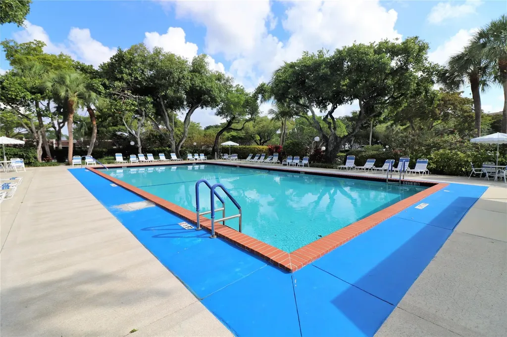 3700 Oaks Clubhouse Drive Pompano Beach FL 33069