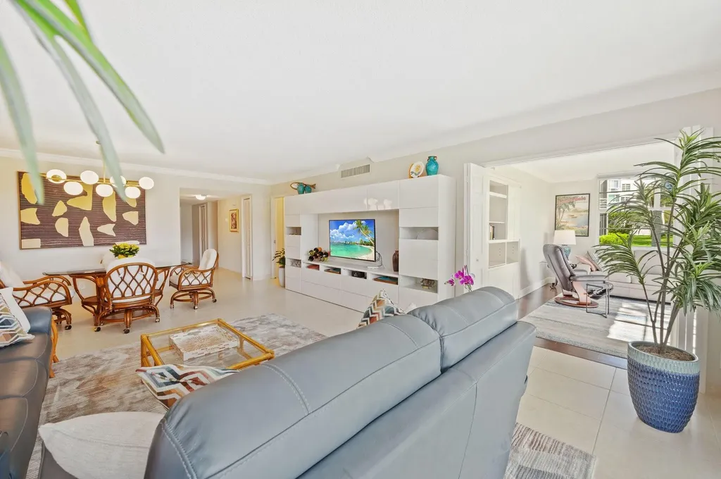 3700 Oaks Clubhouse Drive Pompano Beach FL 33069