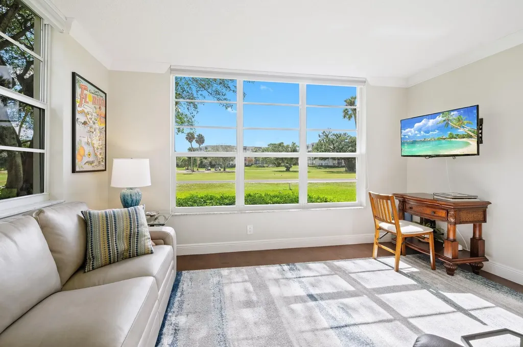 3700 Oaks Clubhouse Drive Pompano Beach FL 33069