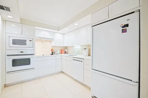 3700 Oaks Clubhouse Drive Pompano Beach FL 33069