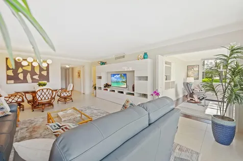 3700 Oaks Clubhouse Drive Pompano Beach FL 33069
