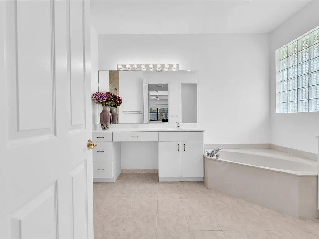 8005 Via Grande Boynton Beach FL 33437