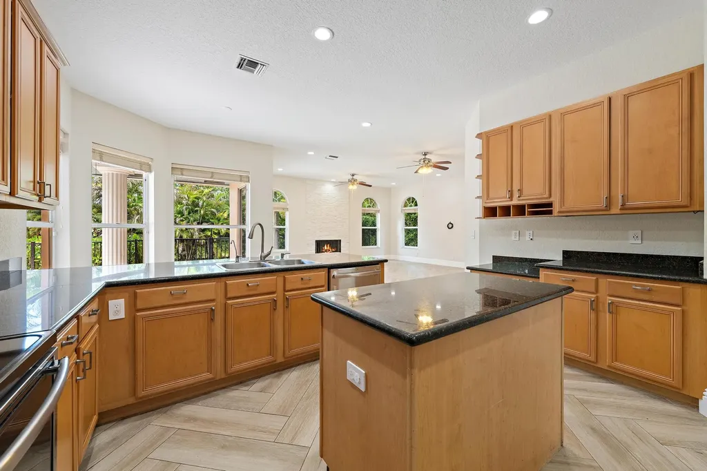 7087 N 155th Place Place N Palm Beach Gardens FL 33418