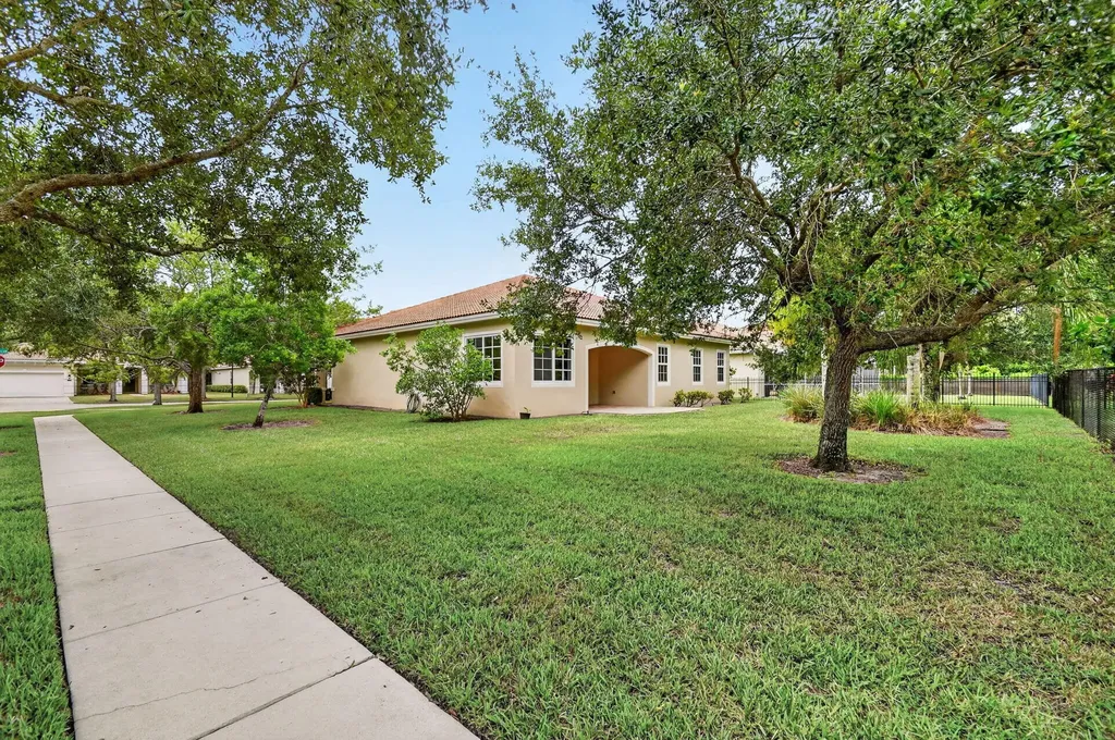 6810 Osage Circle Greenacres FL 33413