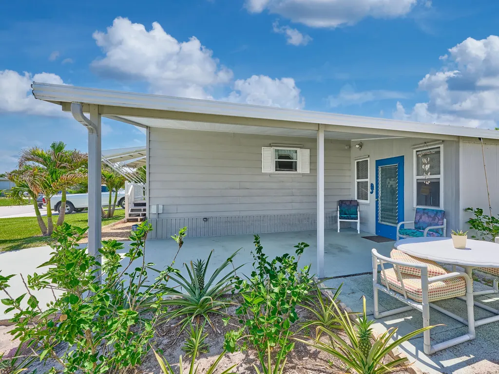 6977 SE Delegate Street Hobe Sound FL 33455