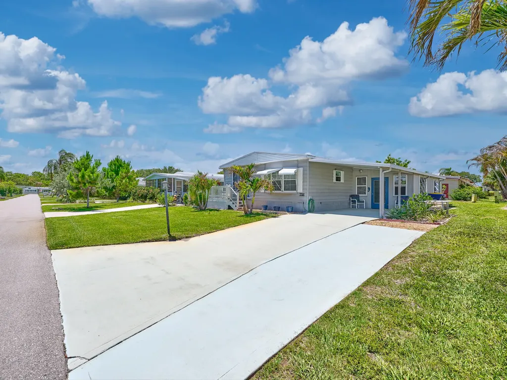 6977 SE Delegate Street Hobe Sound FL 33455