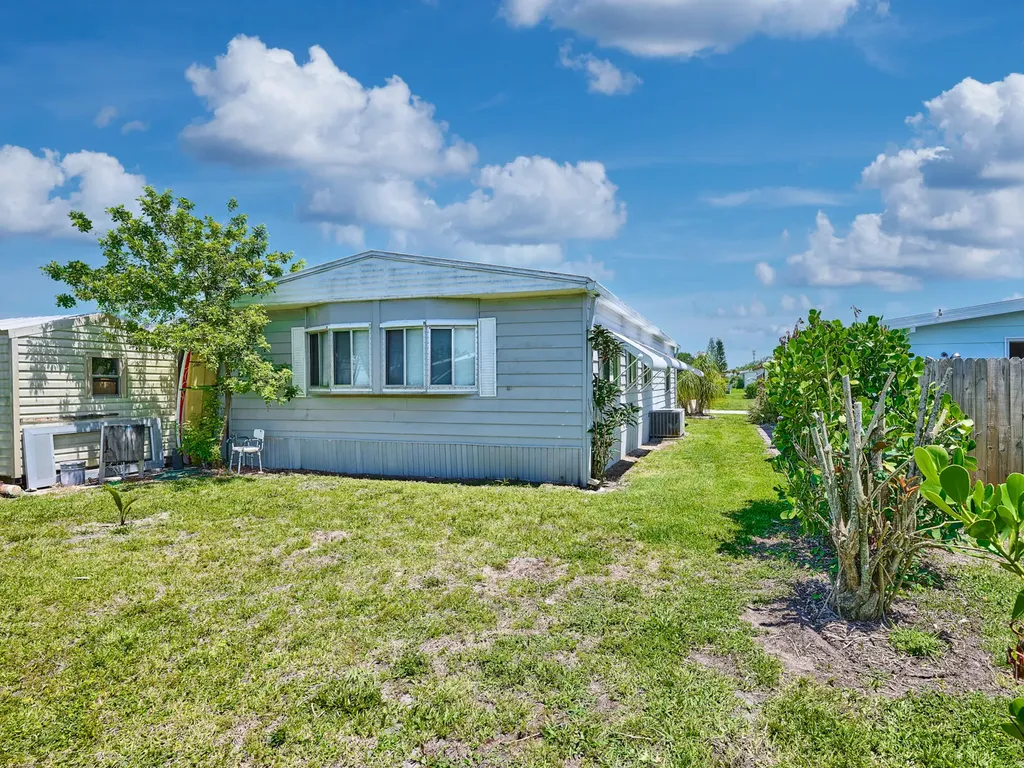 6977 SE Delegate Street Hobe Sound FL 33455