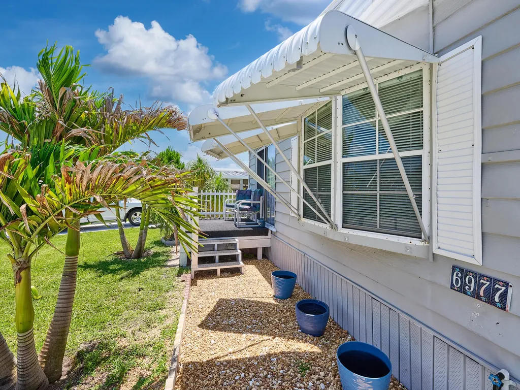 6977 SE Delegate Street Hobe Sound FL 33455