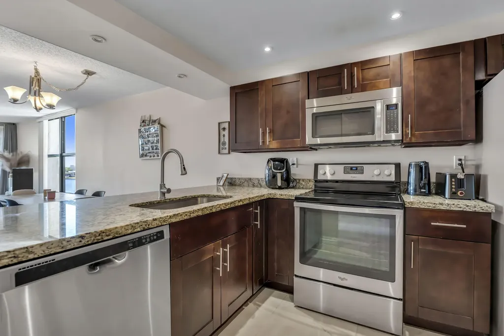 22 Royal Palm Way Boca Raton FL 33432