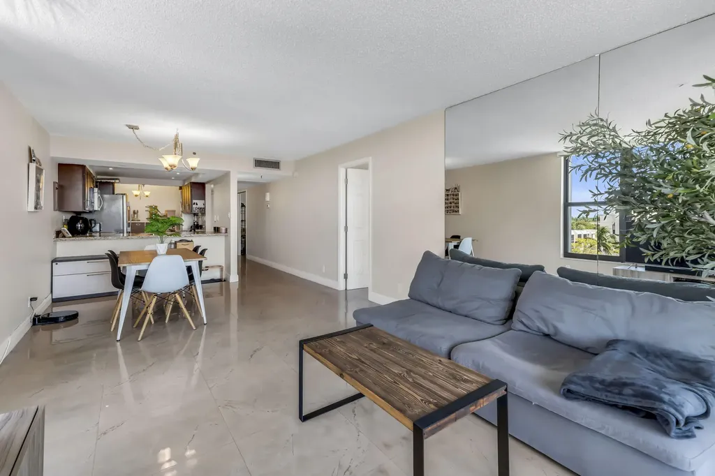 22 Royal Palm Way Boca Raton FL 33432
