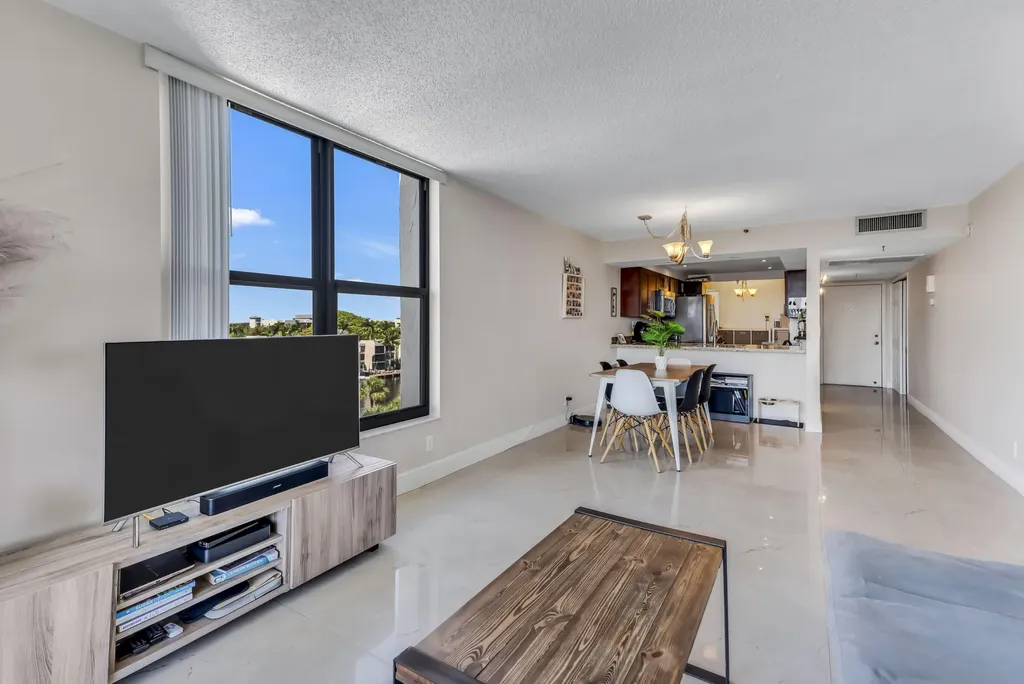 22 Royal Palm Way Boca Raton FL 33432