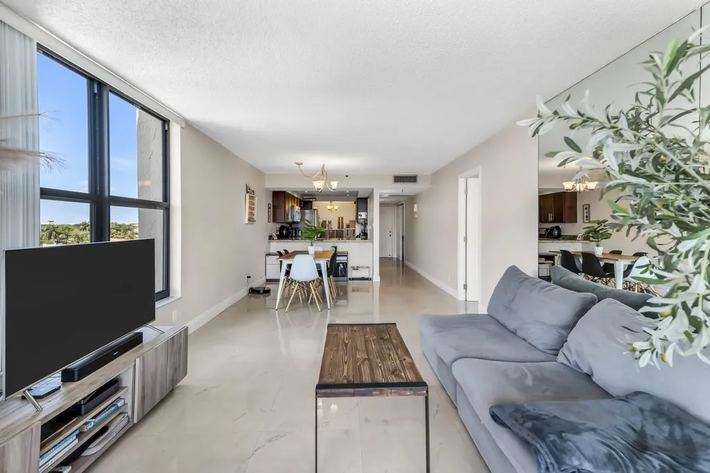 22 Royal Palm Way Boca Raton FL 33432
