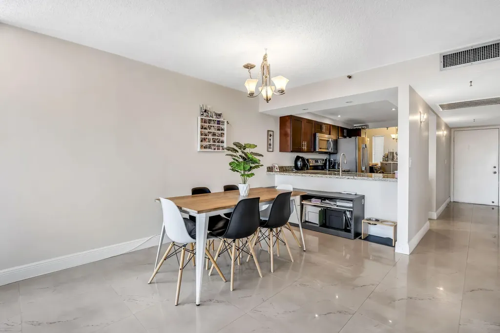22 Royal Palm Way Boca Raton FL 33432